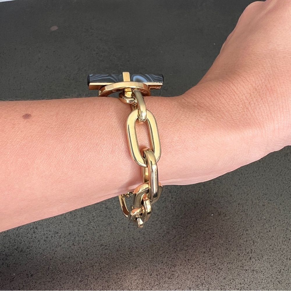 MICHAEL KORS Resin Toggle Link Bracelet - Picture 6 of 7